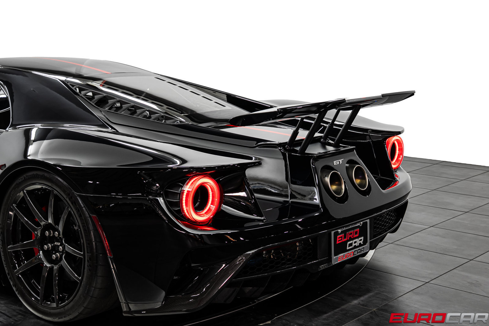 Used 2020 Ford GT Carbon Series RWD image 25