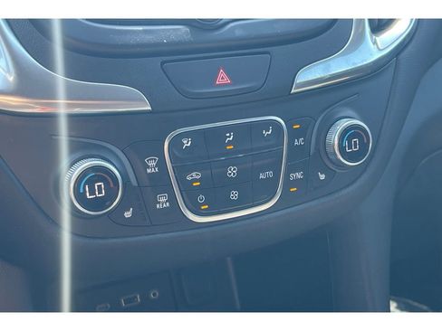 Used 2021 Chevrolet Equinox LT FWD image 28