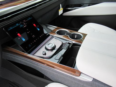 New 2026 Cadillac Escalade Platinum Sport w/ LPO, ONYX Package AWD/4WD image 20