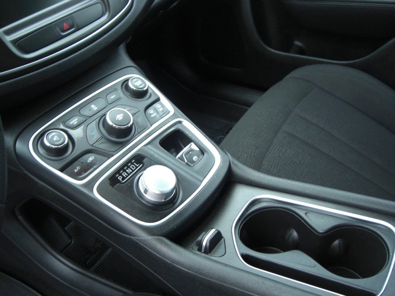 Used 2015 Chrysler 200 Limited FWD image 8