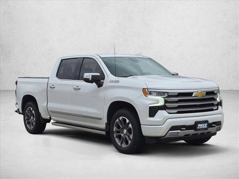Used 2023 Chevrolet Silverado 1500 High Country w/ Z71 Off-Road Package AWD/4WD image 3