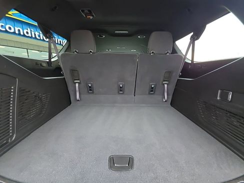 Used 2023 Chevrolet Suburban LS AWD/4WD image 11
