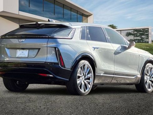 Certified 2024 Cadillac Lyriq Luxury AWD/4WD image 4