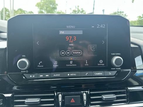 Used 2025 Nissan Pathfinder SV FWD image 25