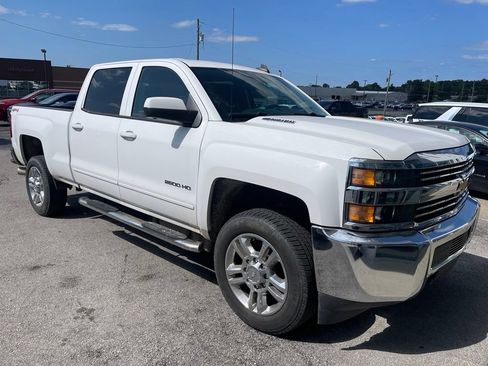Used 2015 Chevrolet Silverado 2500 LT AWD/4WD image 2