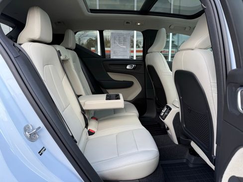 Used 2025 Volvo XC40 B5 Plus w/ Protection Package Premier image 31