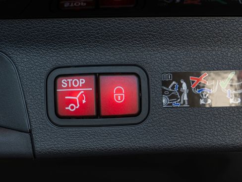 New 2026 Mercedes-Benz GLS 580 4MATIC image 34