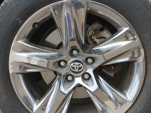 Used 2019 Toyota Highlander Limited Platinum FWD image 18