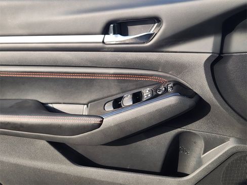 Used 2023 Nissan Altima 2.5 SR image 17