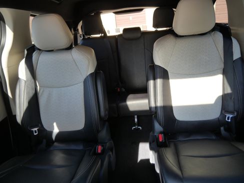 Certified 2025 Toyota Sienna Platinum FWD image 14