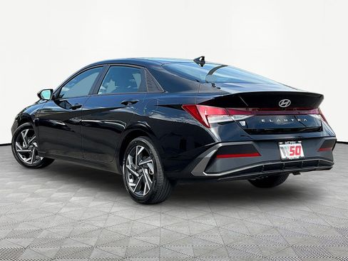 Used 2025 Hyundai Elantra Sport FWD image 4