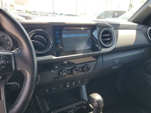 Used 2018 Toyota Tacoma TRD Sport w/ Technology Package image 25