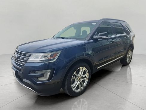 Used 2016 Ford Explorer XLT w/ Equipment Group 202A image 3