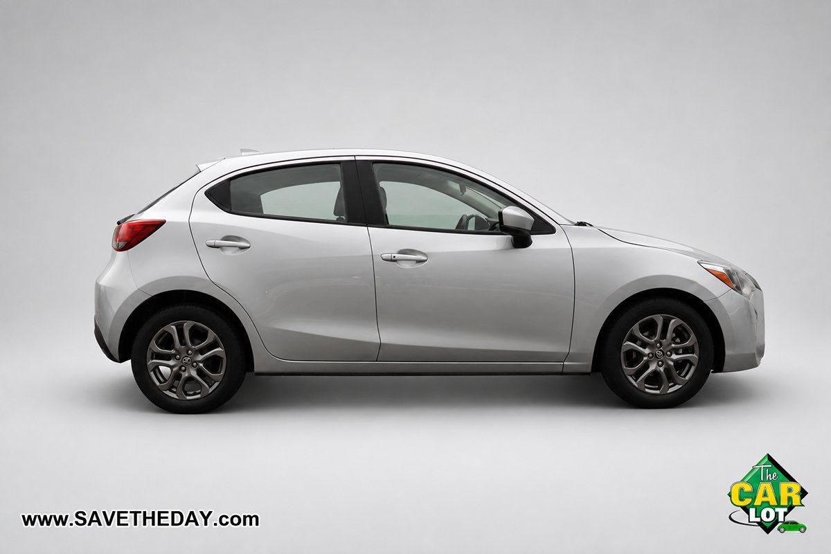 Used 2020 Toyota Yaris XLE FWD image 9