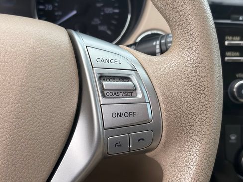 Used 2015 Nissan Rogue SV FWD image 26