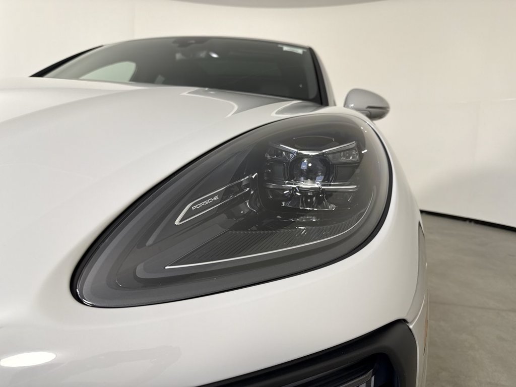 Certified 2025 Porsche Macan S AWD/4WD image 11