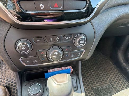 Used 2019 Jeep Cherokee Limited AWD/4WD image 20