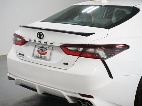Certified 2022 Toyota Camry SE FWD image 9