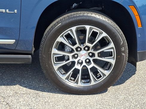 Used 2025 GMC Yukon XL Denali w/ Sun & Power Step Package AWD/4WD image 8