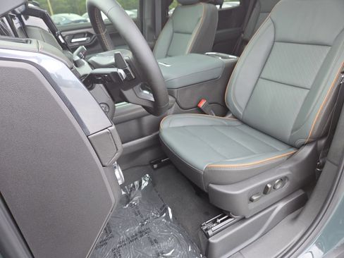 New 2026 GMC Yukon AT4 w/ AT4 Premium Plus Package AWD/4WD image 31