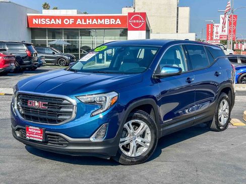 Used 2020 GMC Terrain SLE w/ LPO, Cargo Package FWD image 2