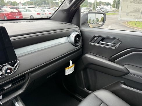 New 2025 Chevrolet Colorado LT w/ LT Convenience Package image 17