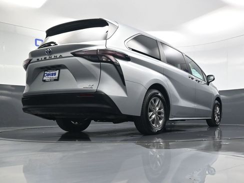 Used 2024 Toyota Sienna LE image 42
