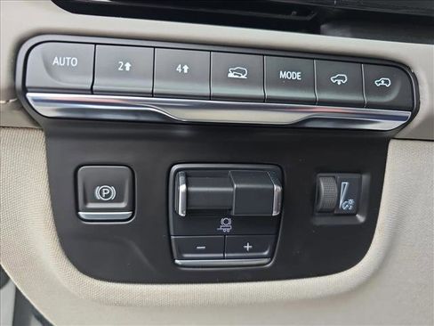 Used 2023 Cadillac Escalade Premium Luxury Platinum image 25