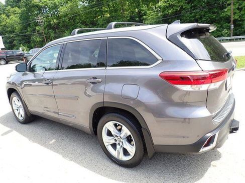 Certified 2019 Toyota Highlander Limited AWD/4WD image 9