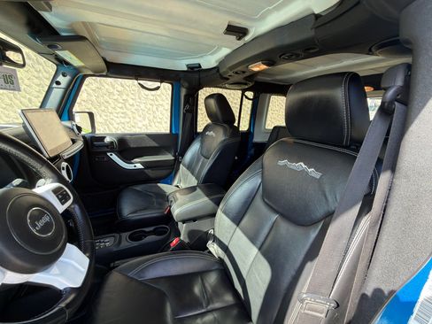 Used 2014 Jeep Wrangler Unlimited Sahara AWD/4WD image 12