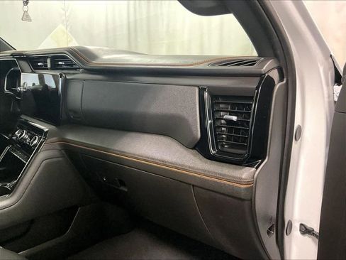 Used 2024 GMC Sierra 1500 AT4 w/ Technology Package AWD/4WD image 20