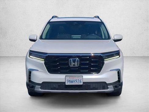 Used 2025 Honda Pilot Elite image 2