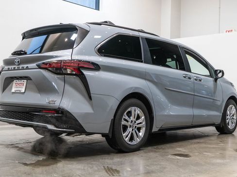 Certified 2023 Toyota Sienna XSE w/ XSE Plus Package image 9