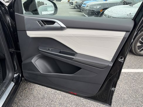 New 2025 Volkswagen Taos SEL image 19