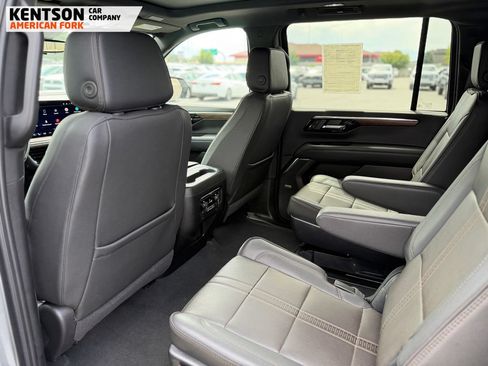 Used 2025 Chevrolet Suburban High Country AWD/4WD image 33