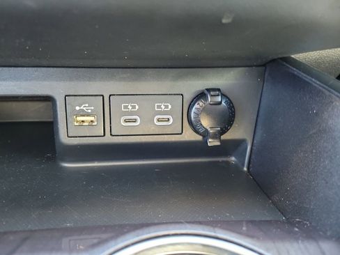 Used 2023 Toyota Highlander Limited image 22