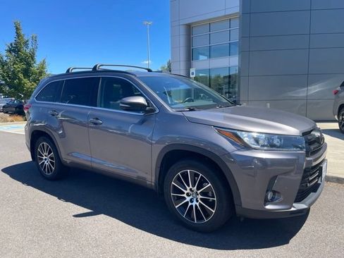 Used 2018 Toyota Highlander SE AWD/4WD image 3