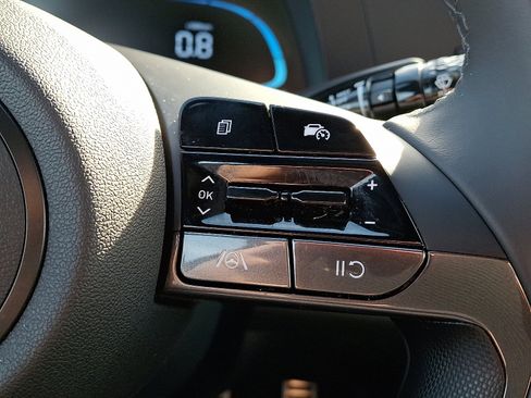 Certified 2025 Hyundai Elantra Sport image 18