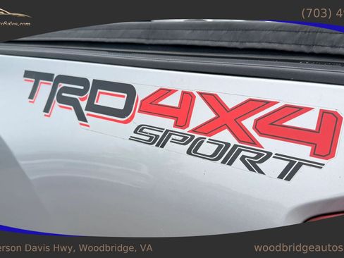 Used 2019 Toyota Tacoma TRD Sport AWD/4WD image 10