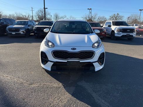 Used 2022 Kia Sportage LX image 2