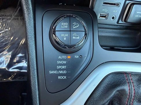 Used 2014 Jeep Cherokee Trailhawk w/ Technology Group AWD/4WD image 32
