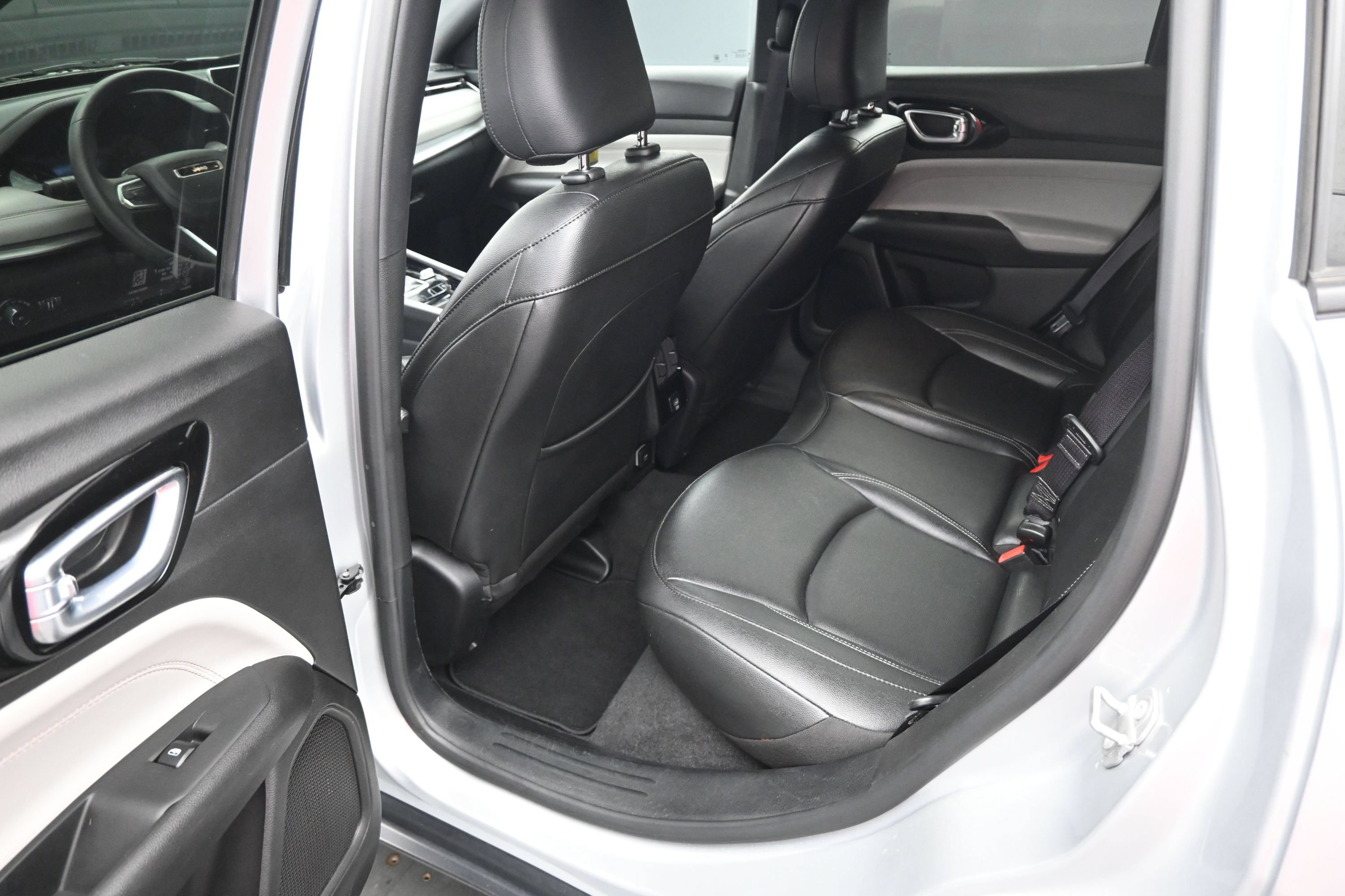 Used 2025 Jeep Compass Limited AWD/4WD image 18