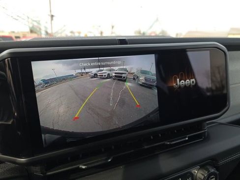 Used 2025 Jeep Wrangler Unlimited Sahara w/ Safety Group image 23