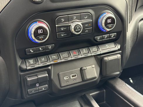 Used 2022 GMC Sierra 2500 Denali w/ Denali Ultimate Package image 22