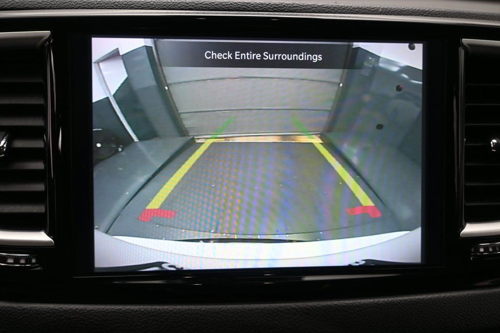 Used 2024 Chrysler Pacifica Touring-L FWD image 17