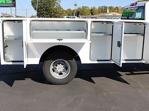 Used 2024 Chevrolet Silverado 3500 W/T w/ Snow Plow Prep Package AWD/4WD image 10