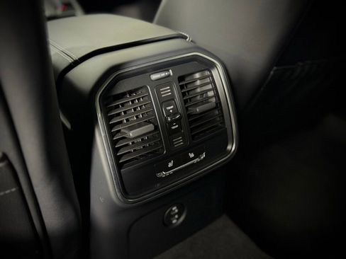 New 2025 Porsche Macan image 29