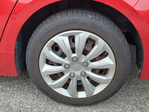 Used 2021 Toyota Corolla LE FWD image 3