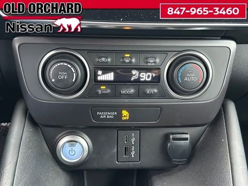Used 2024 Nissan Leaf S image 17