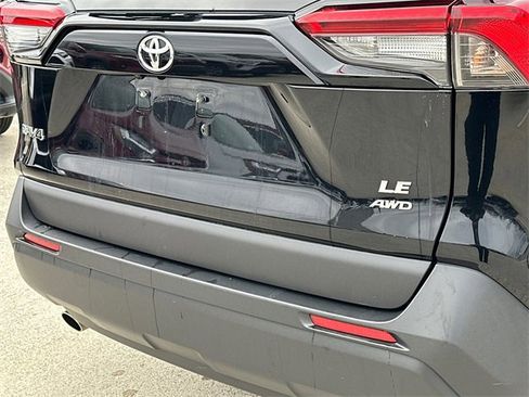 Certified 2022 Toyota RAV4 LE image 5